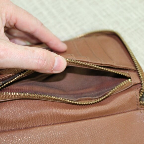 Fossil Leather Brown and Black Wallet - Picture 5 of 7